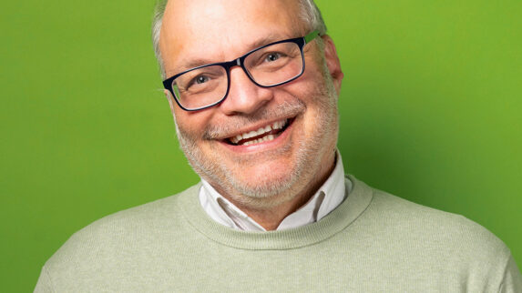 Portraitfoto von Simon Ziegler