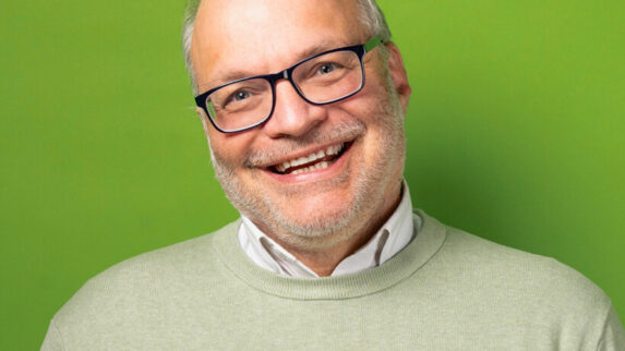 Portraitfoto von Simon Ziegler